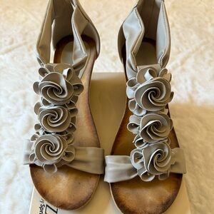 Spring Step Gray Floral Sandals